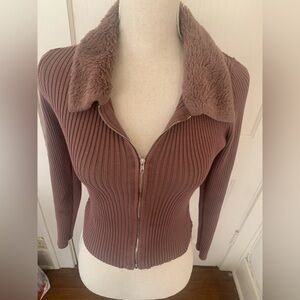 Brown zip up sweater with fur collar #winterknits